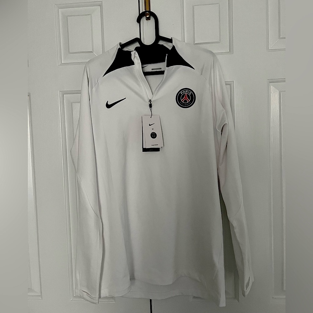 Nike Paris soccer half zip up!!